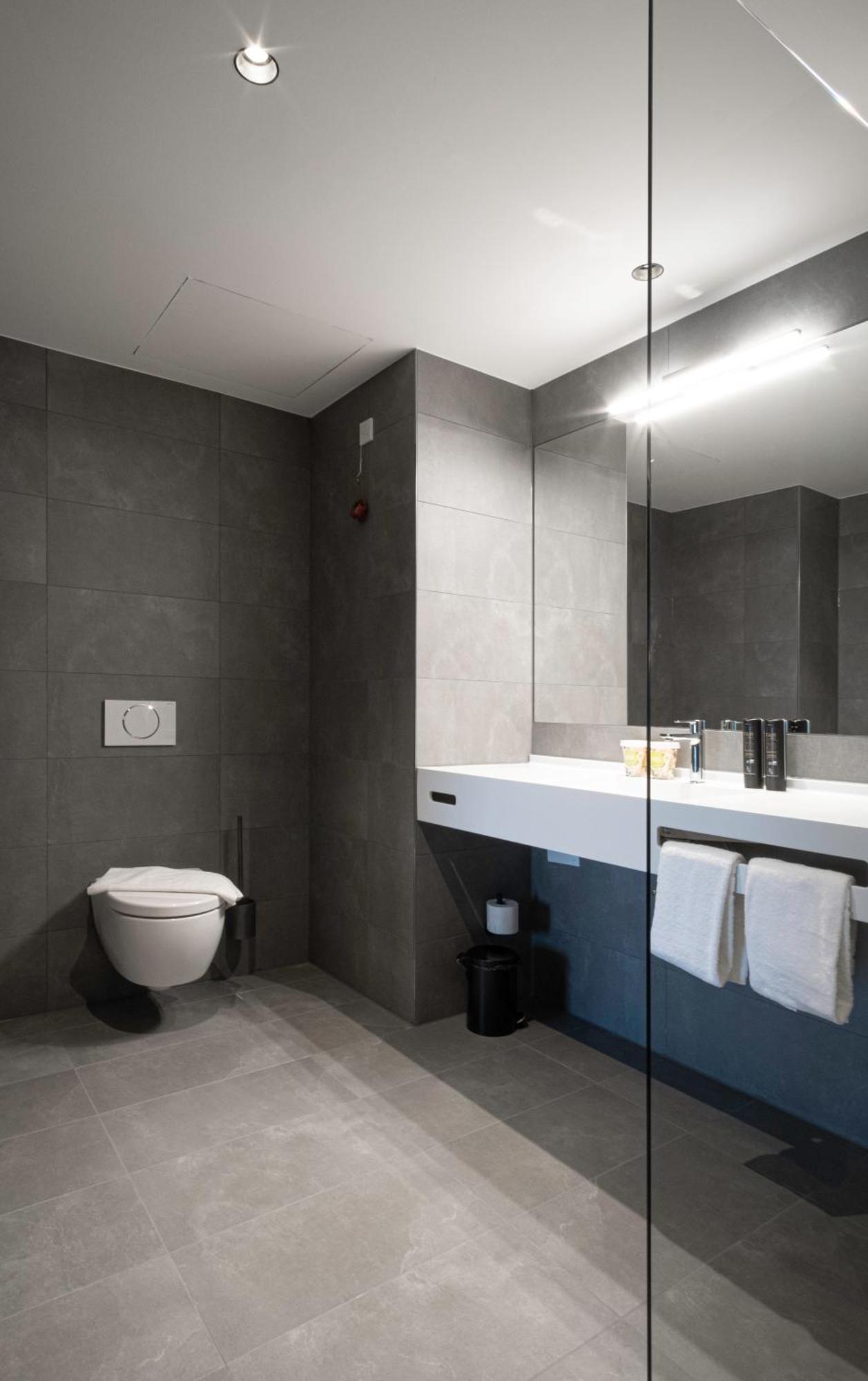 Riku Hotel Ройтлінген Екстер'єр фото